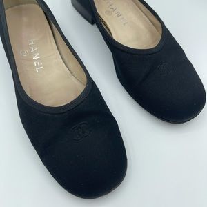 Chanel ballerina flats in black
